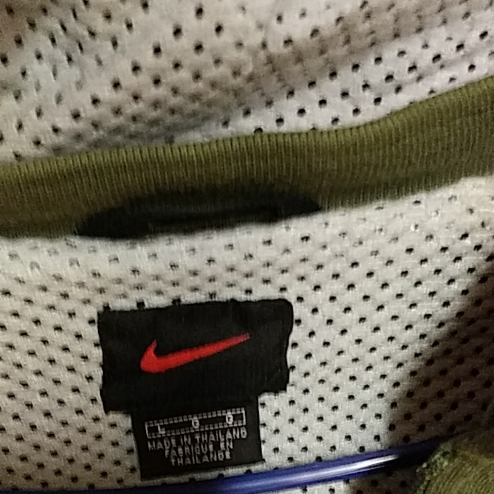 Nike vented sweatshirt with arm pocket - Picture 4 of 7
